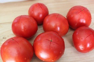 насечка на помидорах